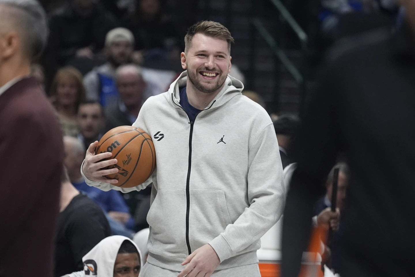 Luka Doncic heads to the Lakers and Anthony Davis goes to the Mavs in blockbuster, 3-team trade